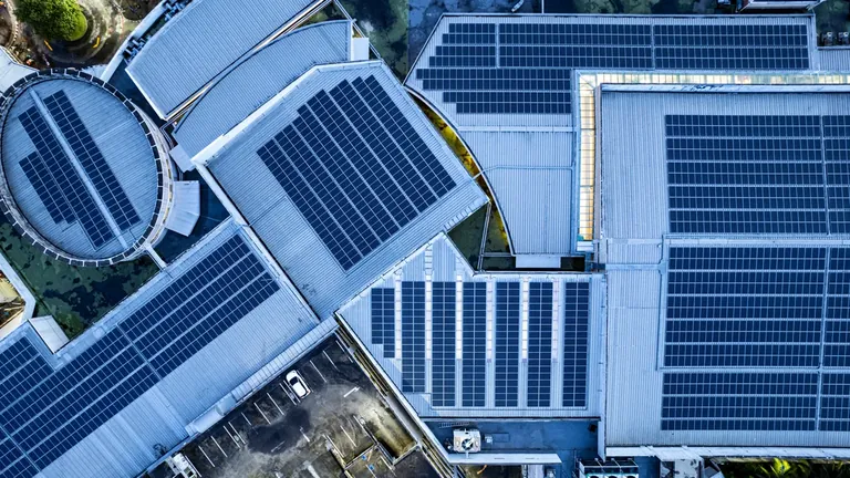 Solarne elektrane na krovovima poslovnih i proizvodnih zgrada